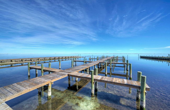Boat Dock & Pool Private Fishing Village Roseate Spoonbill by Avantstay - Foto 40
