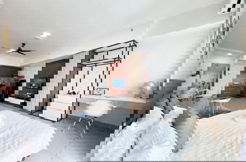 Photo 31 - Alinea Suites