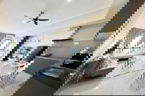Photo 61 - Alinea Suites