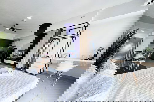 Photo 22 - Alinea Suites