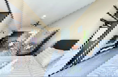 Photo 9 - Alinea Suites