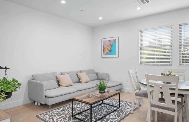 Not Affected by the Fire/modern 5BR Home With Full Amenities & Parking #2 - Foto 34
