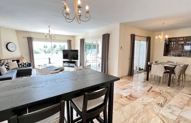Beautiful Villa With Pool Scenic Views Sleeps 8 - Foto 11