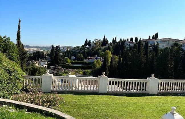 Beautiful Villa With Pool Scenic Views Sleeps 8 - Foto 3