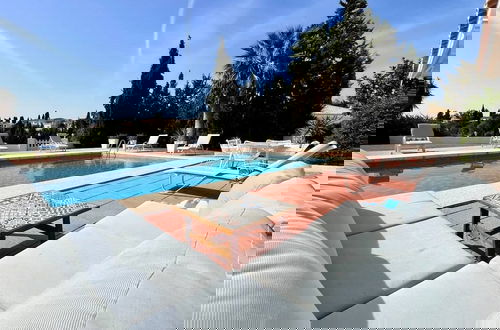 Photo 2 - Beautiful Villa With Pool Scenic Views Sleeps 8