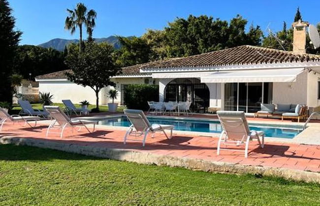 Beautiful Villa With Pool Scenic Views Sleeps 8 - Foto 9