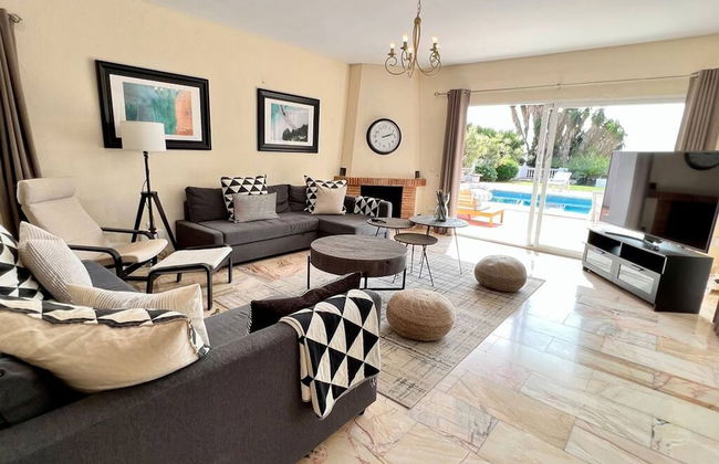 Beautiful Villa With Pool Scenic Views Sleeps 8 - Foto 10