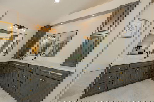 Photo 24 - Newly Remodeled Suburban House