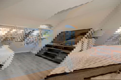 Photo 33 - Newly Remodeled Suburban House