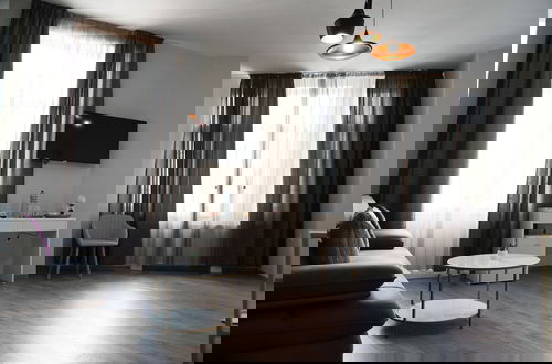 Photo 33 - Corner House