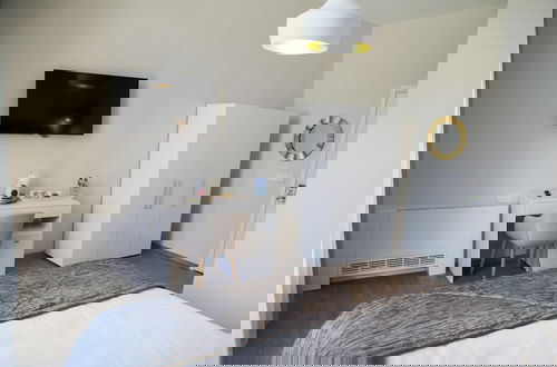 Photo 7 - Corner House