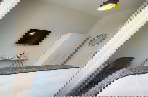 Photo 10 - Corner House