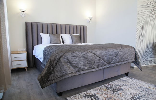 Corner House - Photo 21