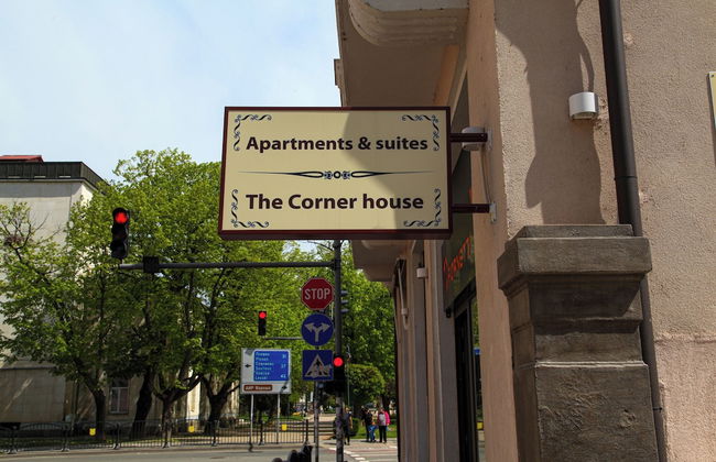 Corner House - Photo 68