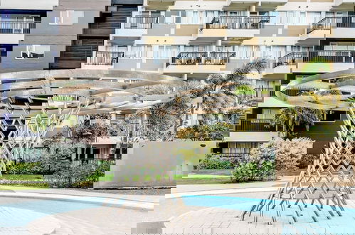Photo 12 - Elegant 2 Bedrooms With Pool View