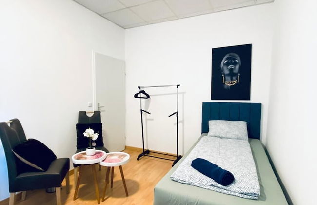 Stylish Shared 3-Bedroom Stay Near City - Foto 50
