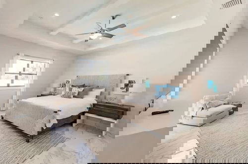 Photo 17 - Exquisite Vanderbilt Beach Luxury Getaway
