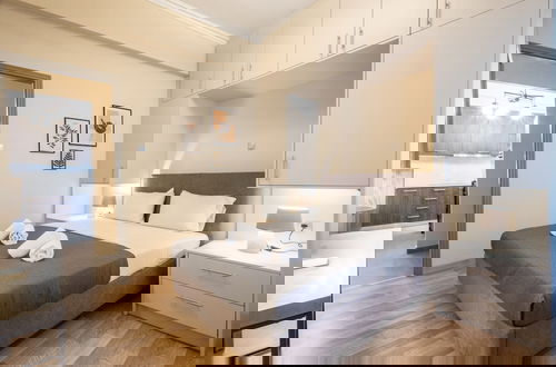 Photo 16 - 2-bedroom Retreat Just Steps From the Sea