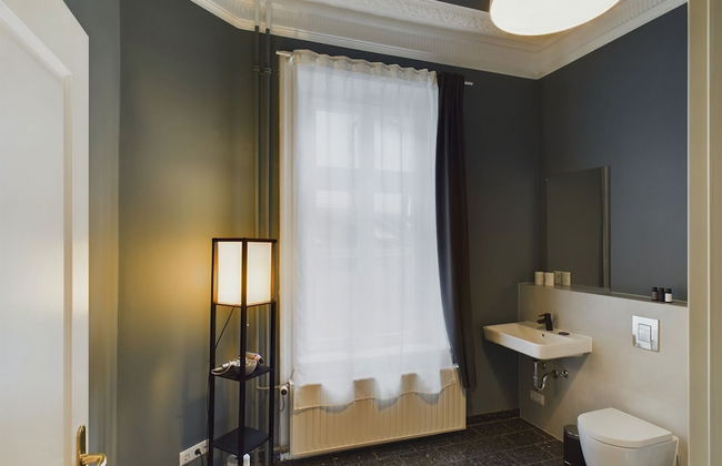 Art Apartments - Photo 17