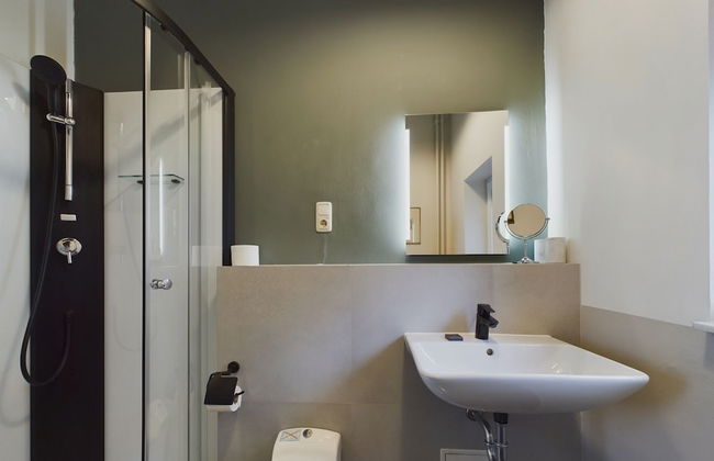 Art Apartments - Photo 11