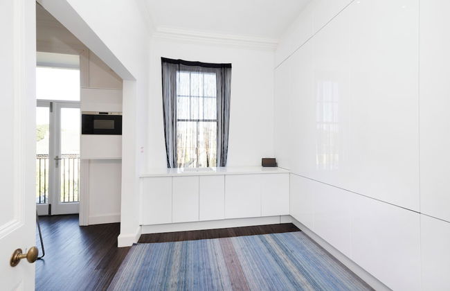 Delightful 3-bed Flat with Parking - Foto 31