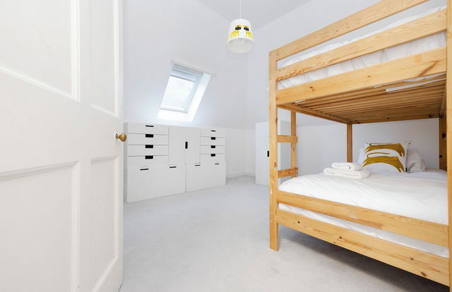 Delightful 3-bed Flat with Parking - Foto 10