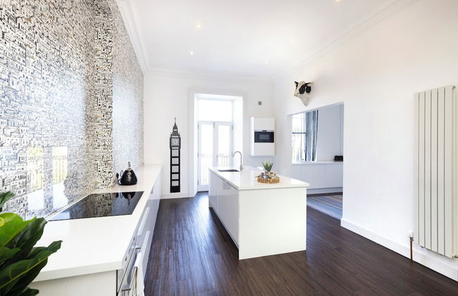 Delightful 3-bed Flat with Parking - Foto 24