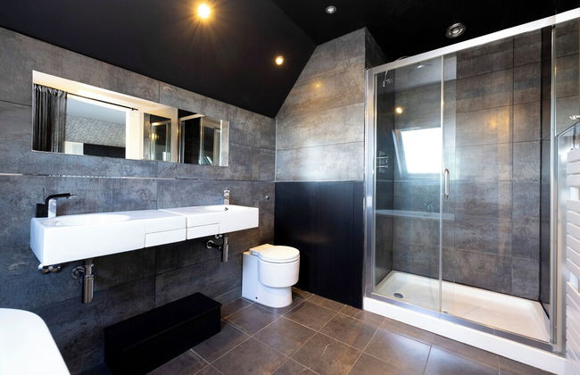 Delightful 3-bed Flat with Parking - Foto 41
