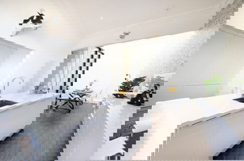 Photo 26 - Delightful 3-bed Flat with Parking