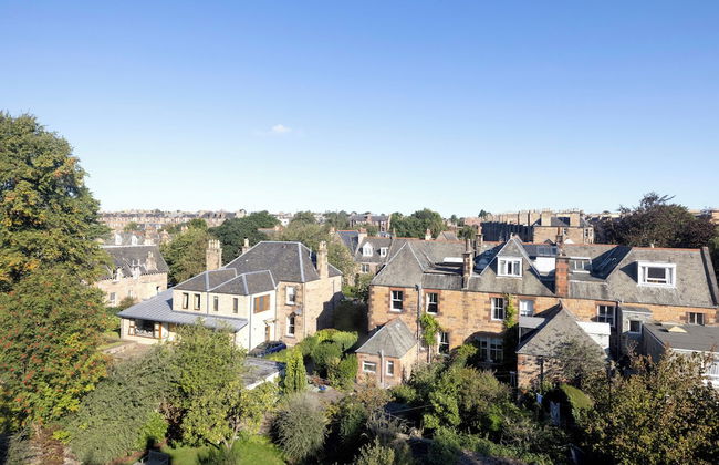 Delightful 3-bed Flat with Parking - Foto 51