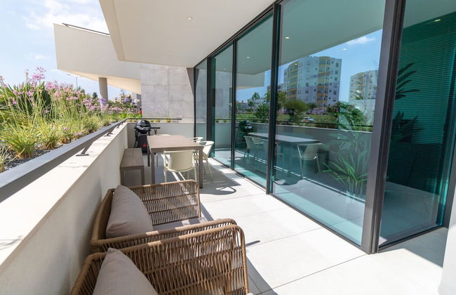 Lagos Deluxe 2 With Pool by Homing - Photo 9
