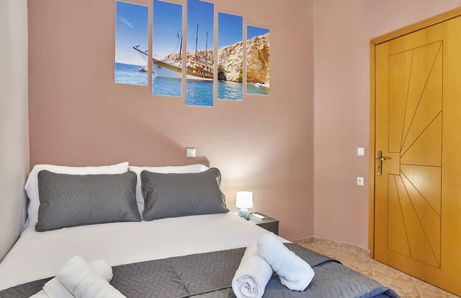 Middle Of Crete Apartment - Photo 11