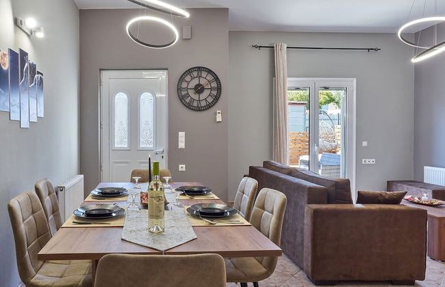 Middle Of Crete Apartment - Photo 4