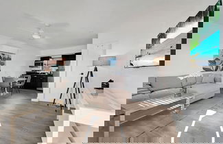 Foto 1 - New Waves On Walnut 6