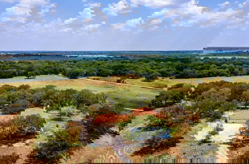 Foto 48 - Spacious 90-acre Ranch Ideal for Families Reunions Events Sleeps 13 San Marcos River Access