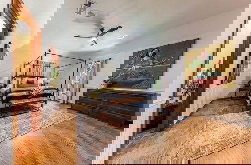 Foto 4 - Spacious 90-acre Ranch Ideal for Families Reunions Events Sleeps 13 San Marcos River Access