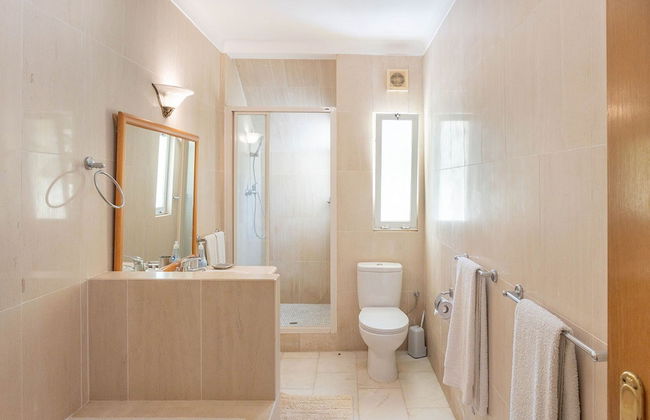 Silver Beautiful 4 Bedroom Vila Just Steps TO TH - Foto 17