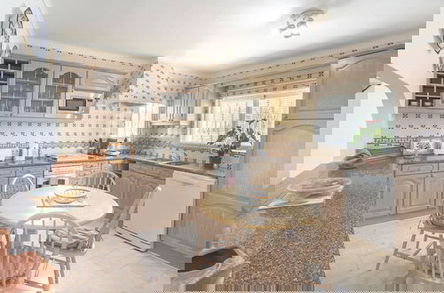 Foto 14 - Silver Beautiful 4 Bedroom Vila Just Steps TO TH