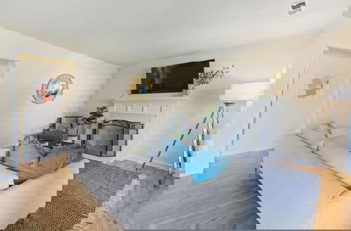 Photo 18 - @ Marbella Lane - Modern and Sleek Home in Redwood