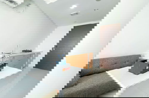 Photo 3 - Brand New And Comfortable Studio At Daan Mogot City Apartment