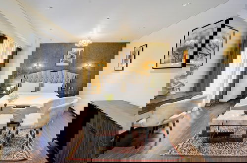 Foto 13 - Luxury Elegance at Magarpatta City Pune