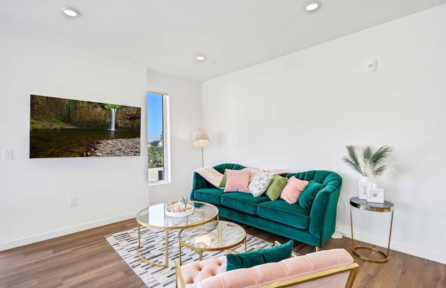 Luxury 2BR Hollywood Sign View by Oneluxstay - Photo 23