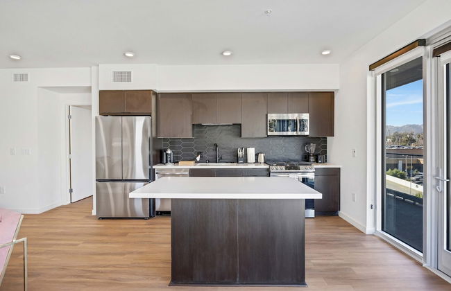 Luxury 2BR Hollywood Sign View by Oneluxstay - Photo 19