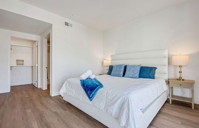 Luxury 2BR Hollywood Sign View by Oneluxstay - Photo 5