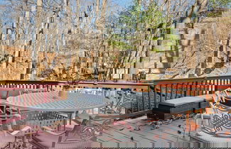 Foto 3 - Pirate-themed Lakefront Home w/ Kayaks, Game Room, Views & Hidden Treasure Hunt