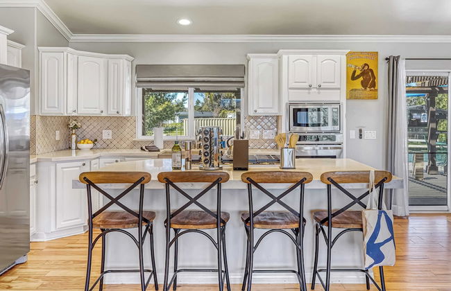 Temecula Wine Country Home w/ Pool, Hot Tub, Game Room & Vineyard Views - Photo 11