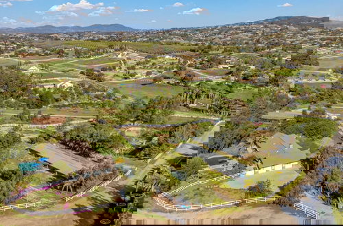 Foto 47 - Temecula Wine Country Home w/ Pool, Hot Tub, Game Room & Vineyard Views