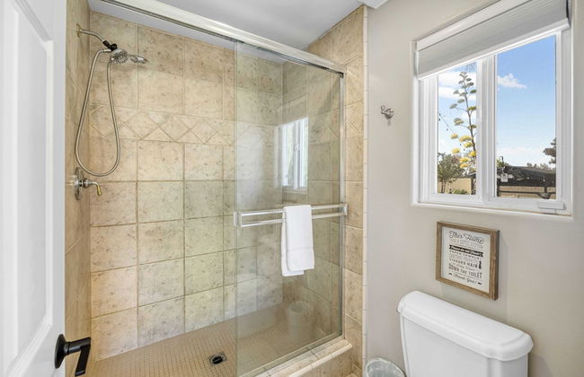 Temecula Wine Country Home w/ Pool, Hot Tub, Game Room & Vineyard Views - Photo 20