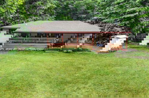 Foto 37 - Lakeside Getaway Includes Hot Tub pet Friendly