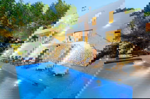Foto 34 - Modern Holiday Home With Sunset Views
